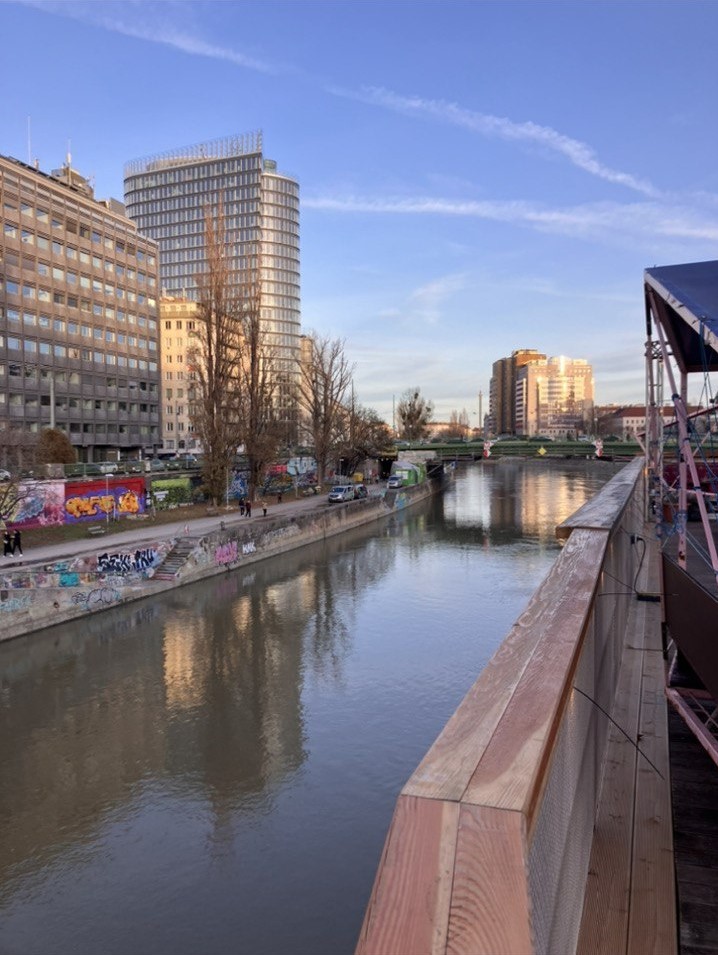 Der Ausblick auf den Donaukanal.